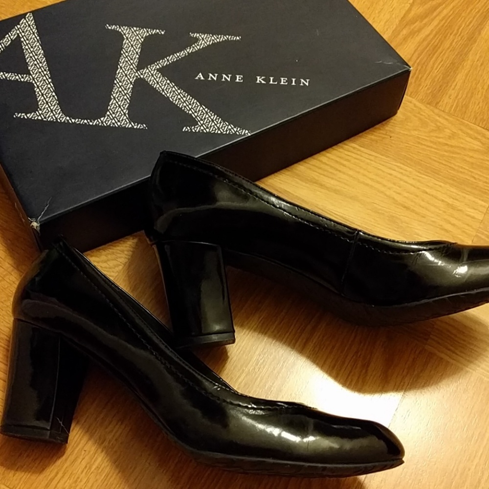 Shoes - Picture 2 of 3